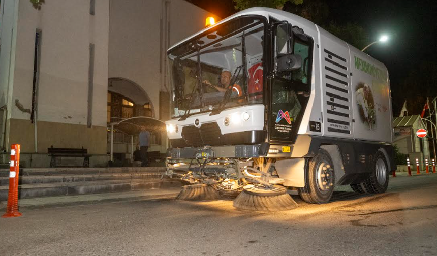Mersin Büyükşehir'den 7/24 Temizlik Seferberliği: Günlük 4 Bin 875 Kilometrelik Yol Ağı Temizleniyor
