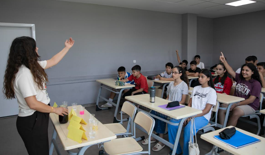 MERSİN BÜYÜKŞEHİR KURS MERKEZLERİ YAZ TATİLİNDE DE ÖĞRENCİLERİN YANINDA