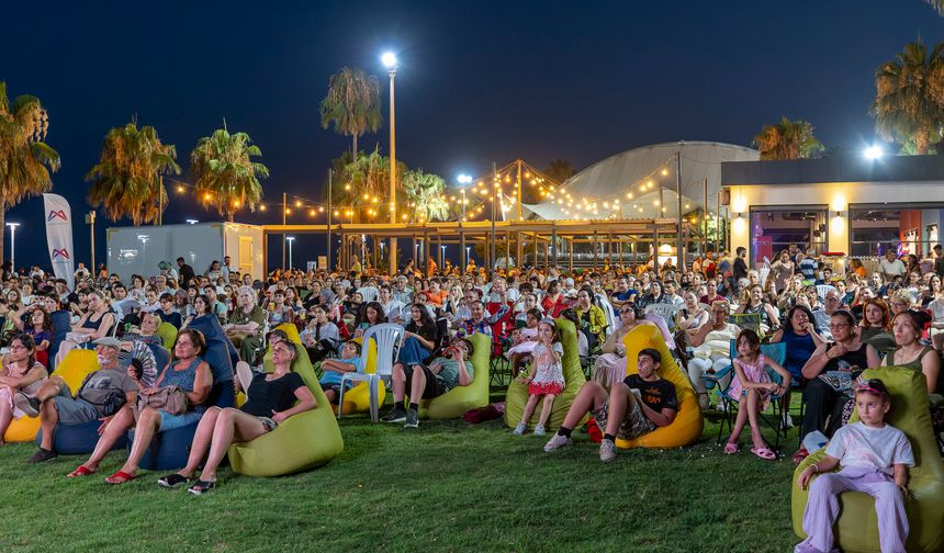 Mersin Büyükşehir Akdeniz Kıyısında Sinemaseverleri Buluşturuyor