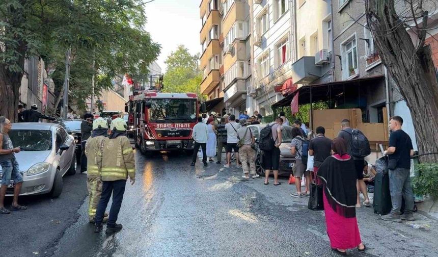 Beyoğlu’nda otel yangını: 17 kişi tahliye edildi