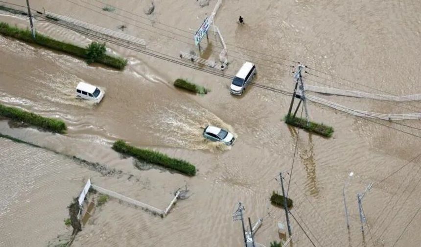 Japonya'da rekor yağış: Sel felaketinde 4 kişi yaşamını yitirdi