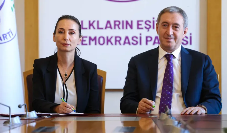 DEM Parti çerçeve yasa teklifini imzaladı: "Bu bir kök yasadır, şimdiden 86 milyona hayırlı olsun"