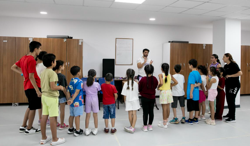MERSİN BÜYÜKŞEHİR’DEN ÇOCUKLARA HALK OYUNLARI KURSU