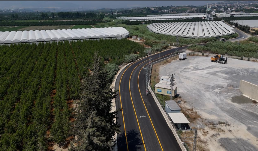 MERSİN BÜYÜKŞEHİR’DEN AKDENİZ İLÇESİ’NİN ÜRETİM VE SANAYİ HATTINDA ÖNEMLİ YOL ÇALIŞMASI