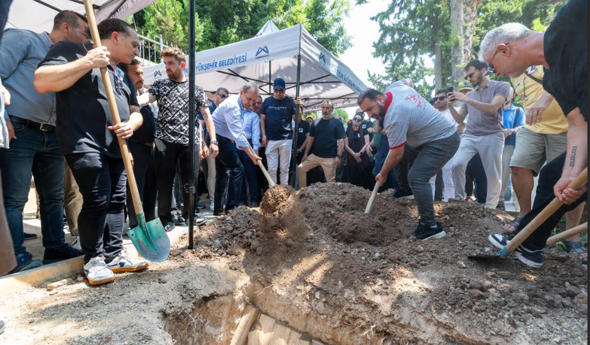 BAŞKAN SEÇER İLE MERAL SEÇER, GAZETECİ DUYGU ÖKSÜZ CANOVA’YI SON YOLCULUĞUNA UĞURLADI
