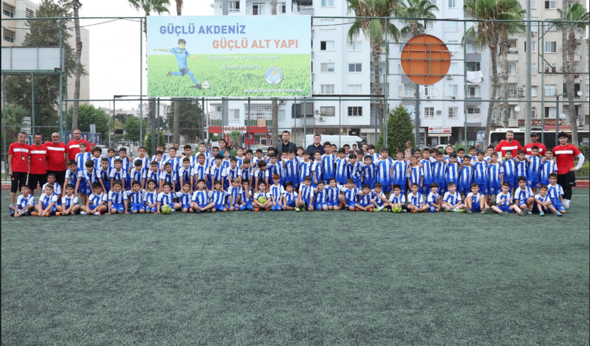 Akdenizli Yüzlerce Çocuk Sporla Hayata Hazırlanıyor