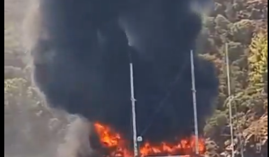 Fethiye'de gezi teknesinde yangın: 115 yolcu denize atlayarak kurtuldu