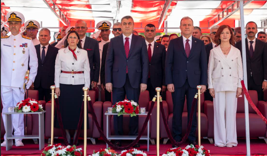 Vahap Seçer ve Meral Seçer, Mersin’de 30 Ağustos Coşkusuna Ortak Oldu