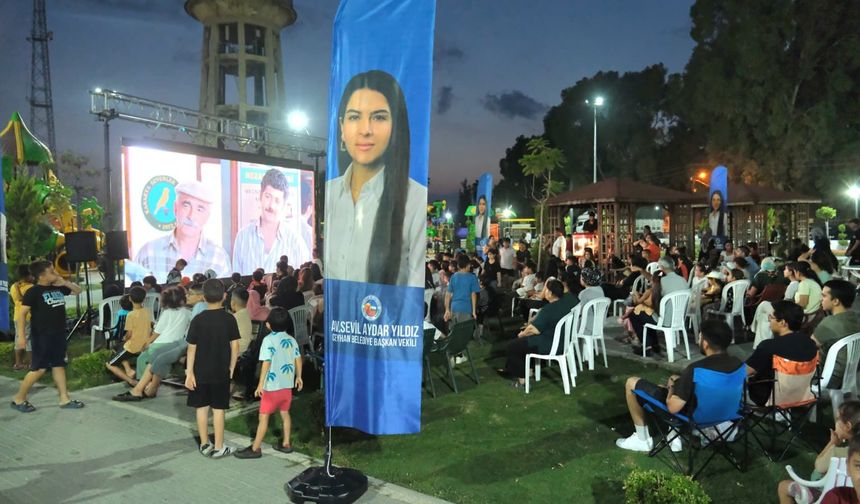 Ceyhan’da Açık Hava Sineması Keyfi İki Farklı Parkta Devam Ediyor