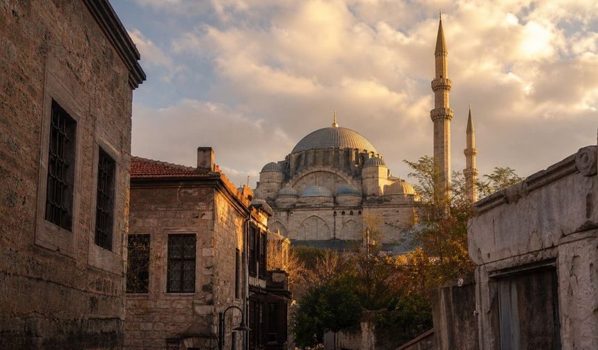 Süleymaniye ve Çevresi: Tepedeki Mahalleyi Yürüyerek Gezmek
