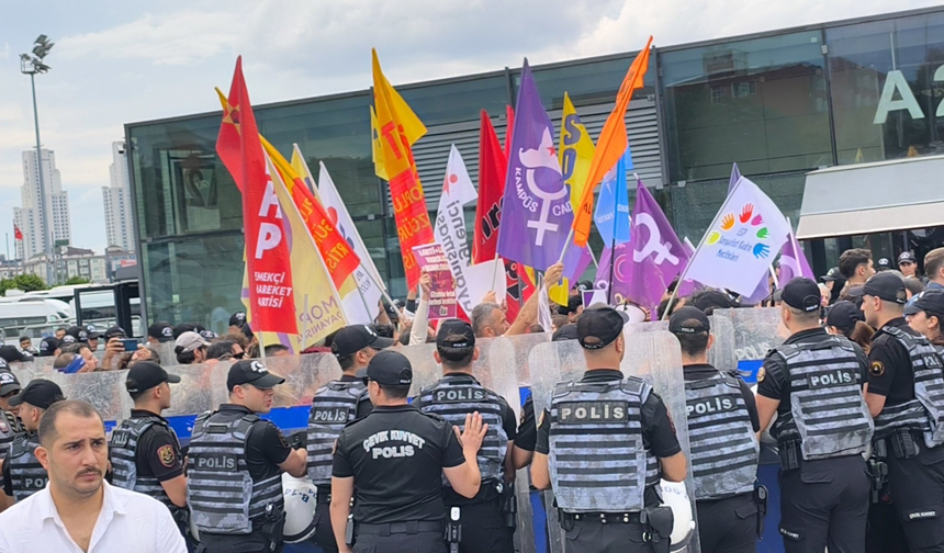 Çağlayan’da LGBTİ+’larla Dayanışma Eylemine Polis Müdahalesi: 100’den Fazla Gözaltı