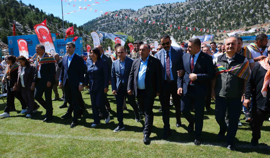 541 yıllık Kızıldağ Karakucak Güreşleri Adana’da coşkuyla gerçekleştirildi