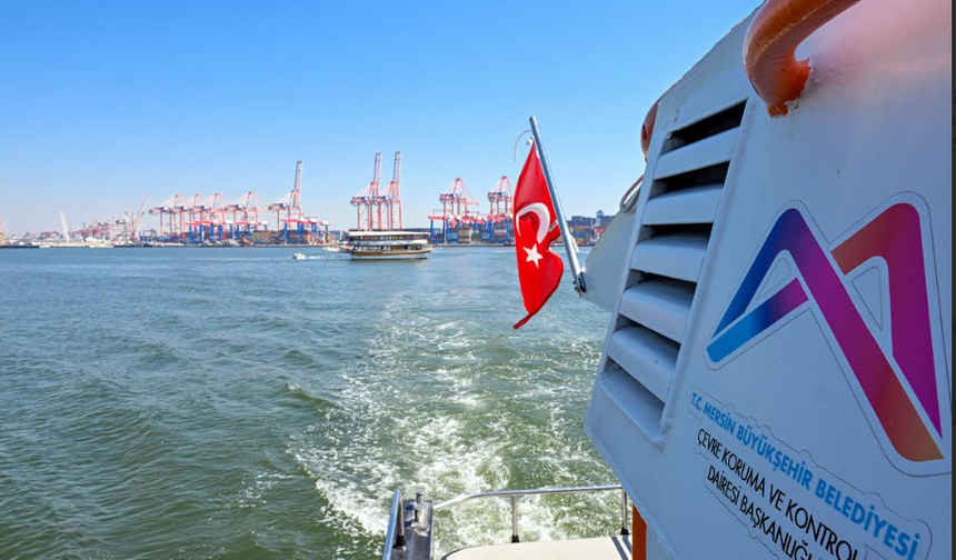 Mersin’de deniz temizliği yetki sürecine takılmadı: Büyükşehir ekipleri sahada