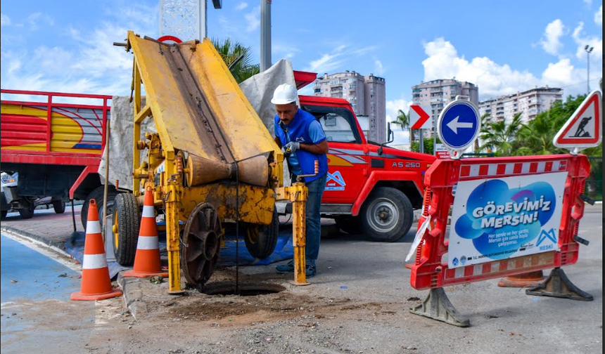 Mersin’de kuvvetli yağışa karşı MESKİ ekipleri sahada