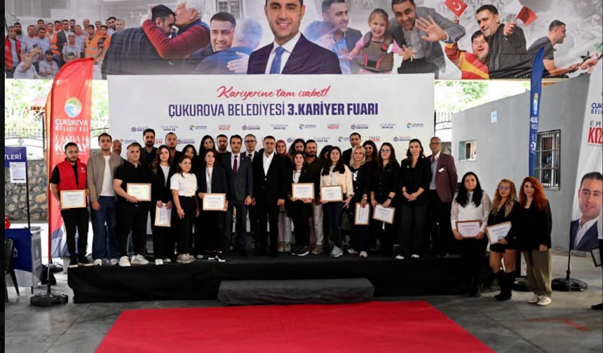 Çukurova’da iş arayanlarla işverenler buluştu: “Gençlerin geleceğe umutla bakmasını istiyoruz”