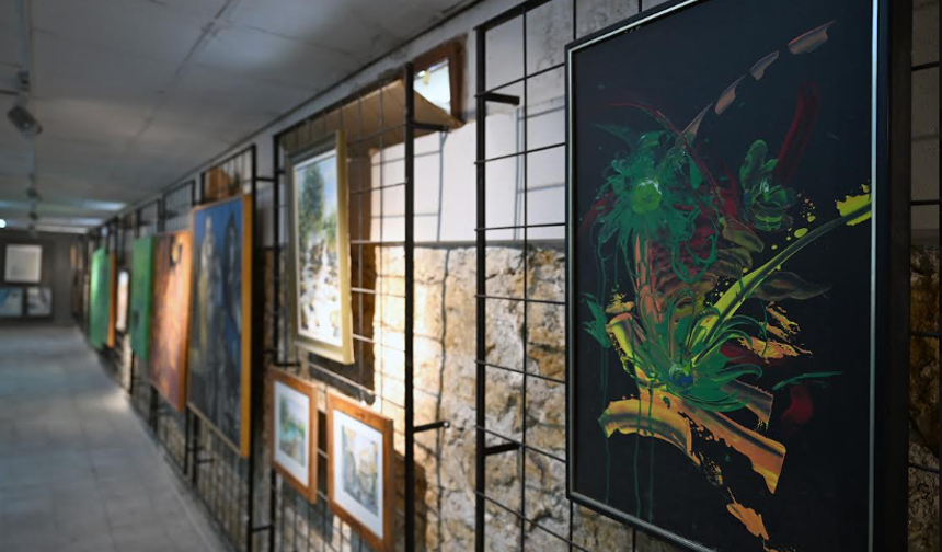 Tarsus’ta Vitrinler Sanat Galerisine Dönüştü: Sanat Sokaklara Taşındı