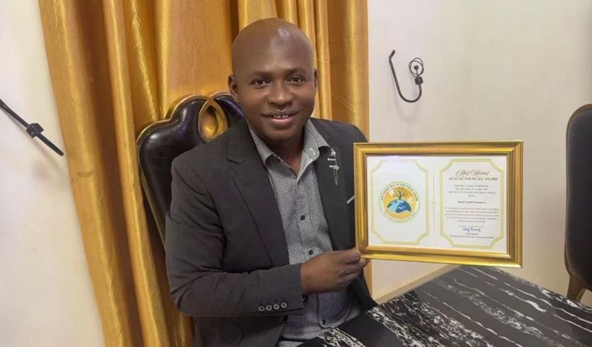 Akif Manaf Sağlık ve Barış Ödülü, Sierra Leone’de Alhaji Maddi Bangura’ya verildi