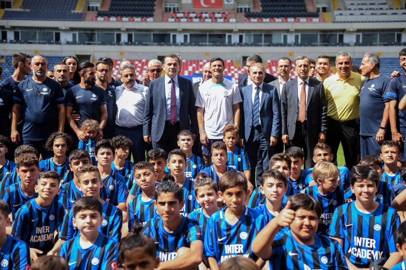 Yenişehir Belediyesi, Javier Zanetti’yi çocuklarla buluşturdu (12)
