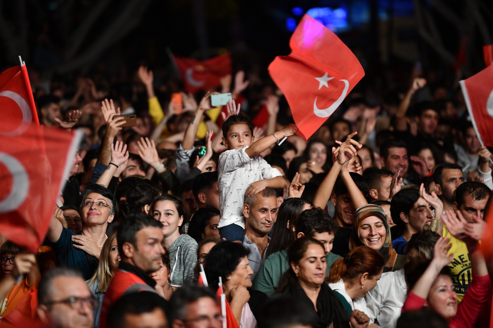 Cumhuriyet Bayramı Yenişehir'de Volkan Konak konseriyle kutlandı (6)