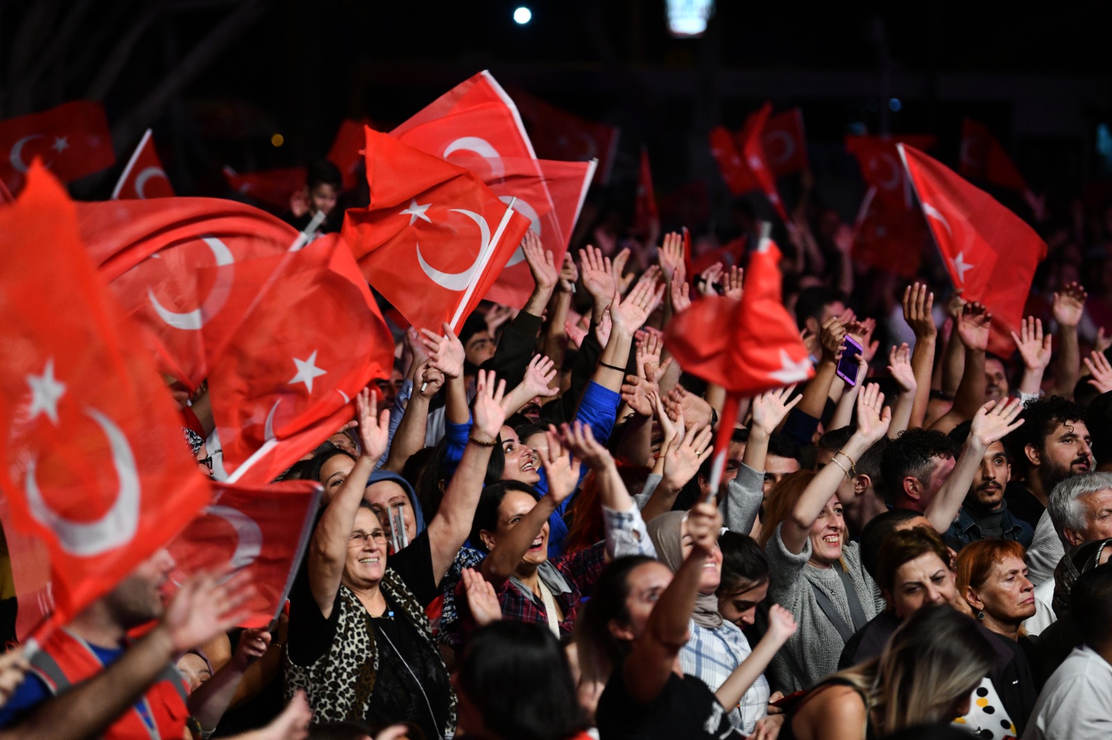 Cumhuriyet Bayramı Yenişehir'de Volkan Konak konseriyle kutlandı (8)