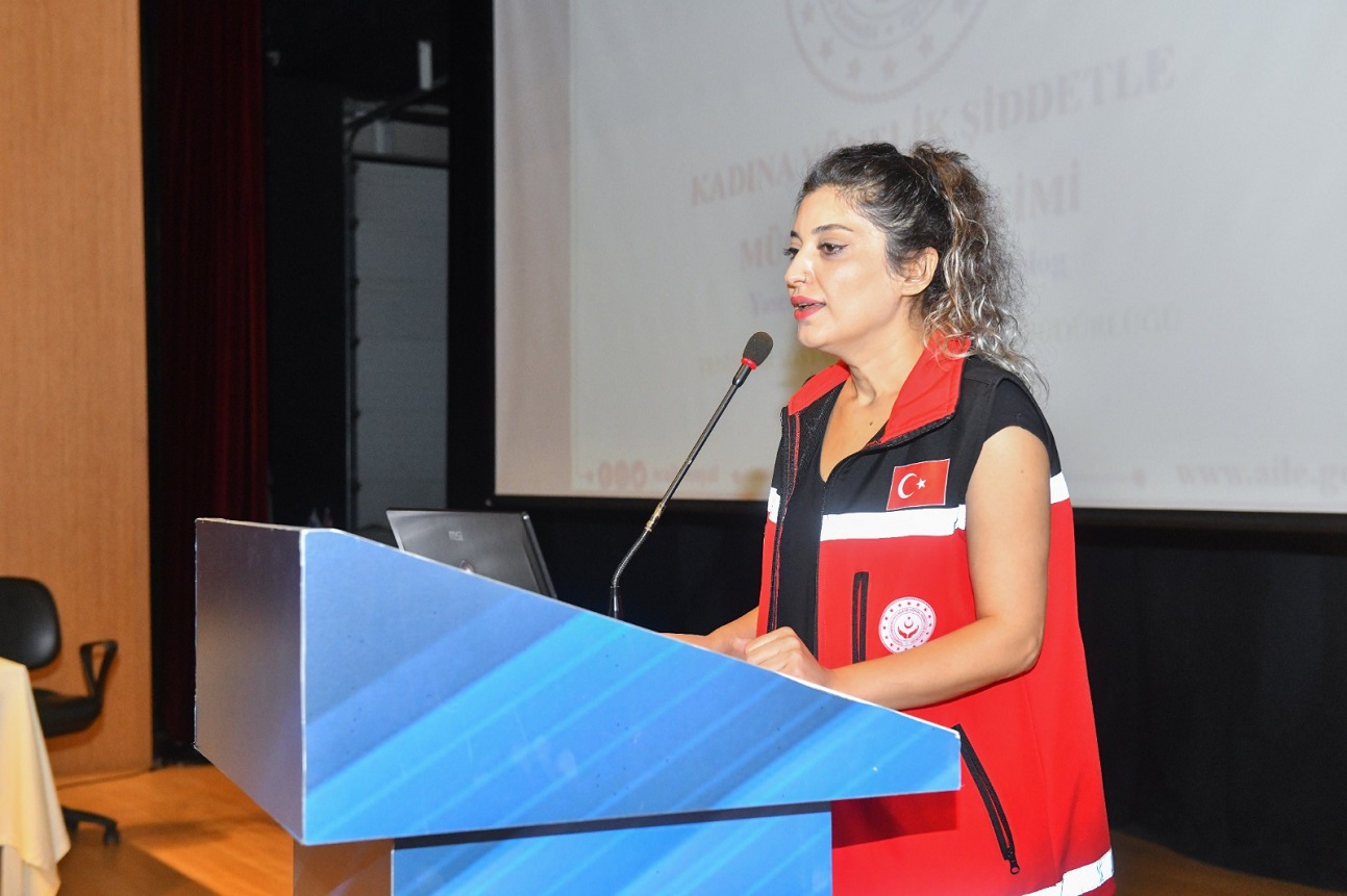 Yenişehir Belediyesinden erkek personele kadına şiddetle mücadele eğitimi (3)