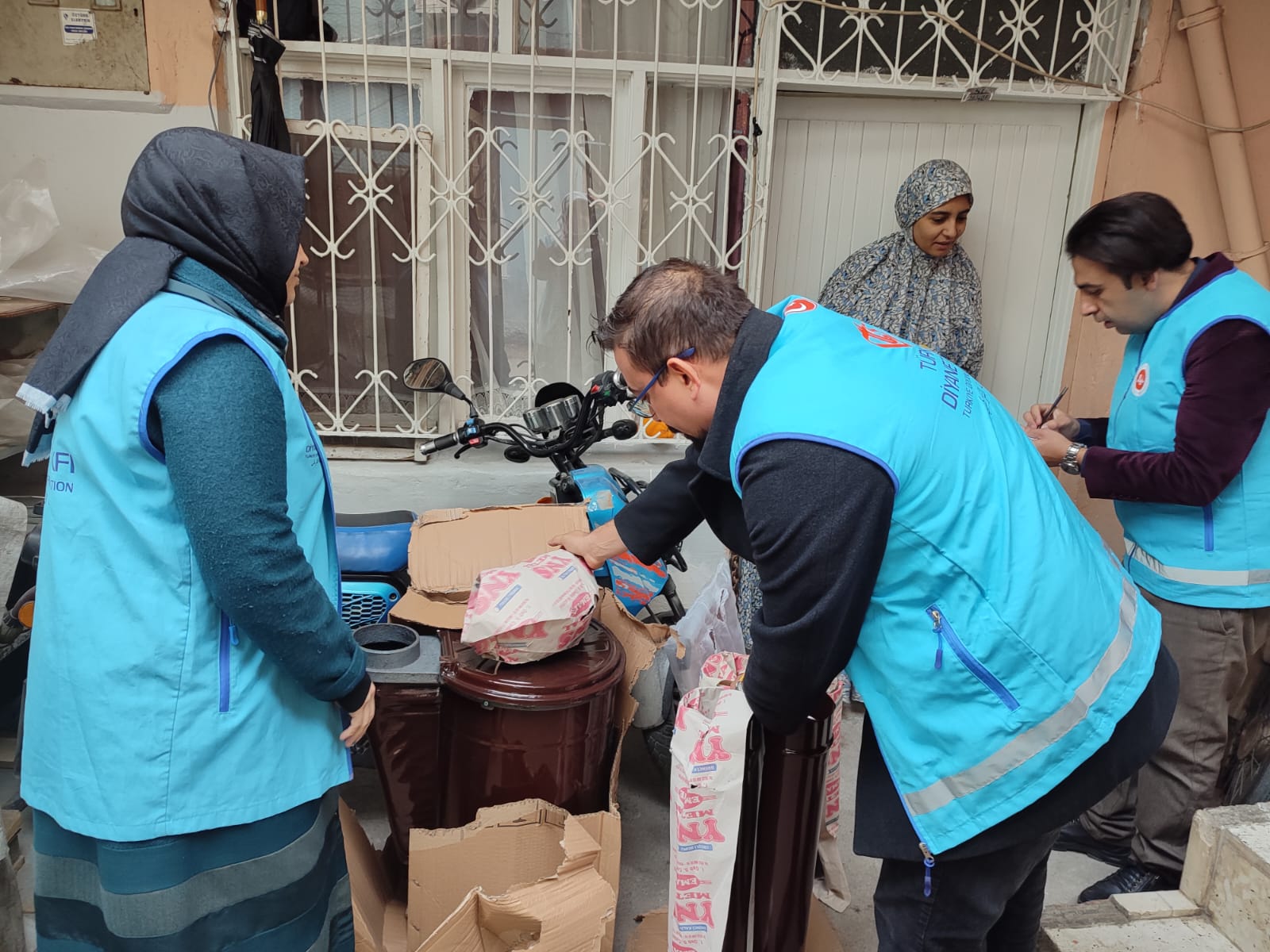 Adana’da Yuva Isıtan Soba Yardımları Hız Kesmeden Devam Ediyor