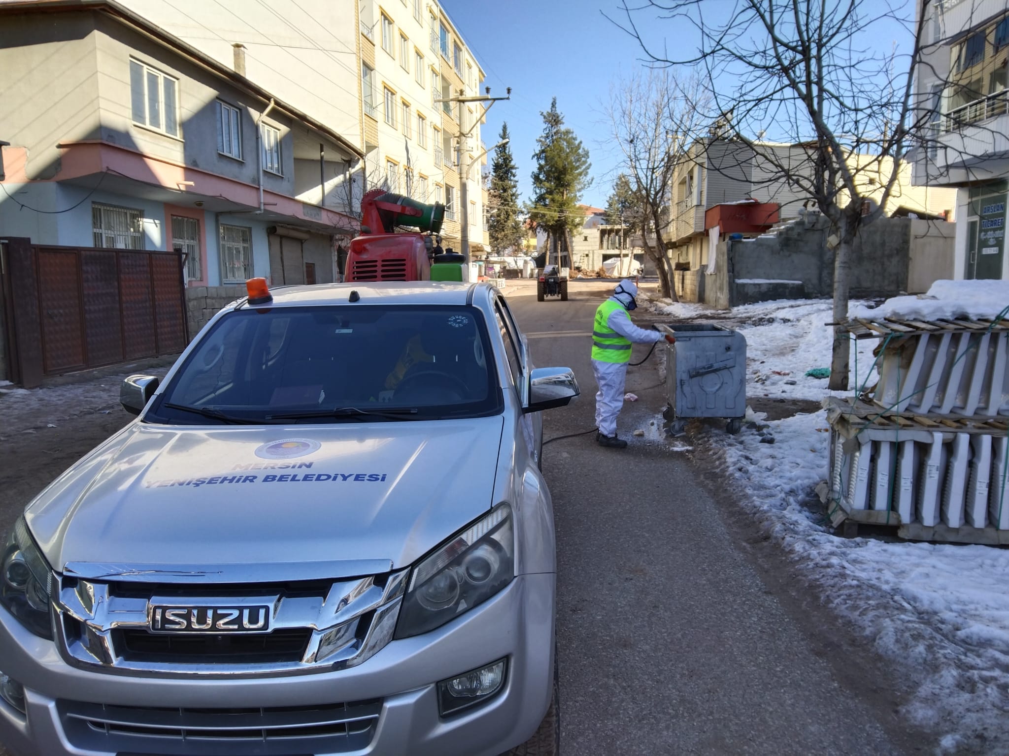 Yenişehir Belediyesi dezenfeksiyon ekipleri afet bölgesinde  (2)