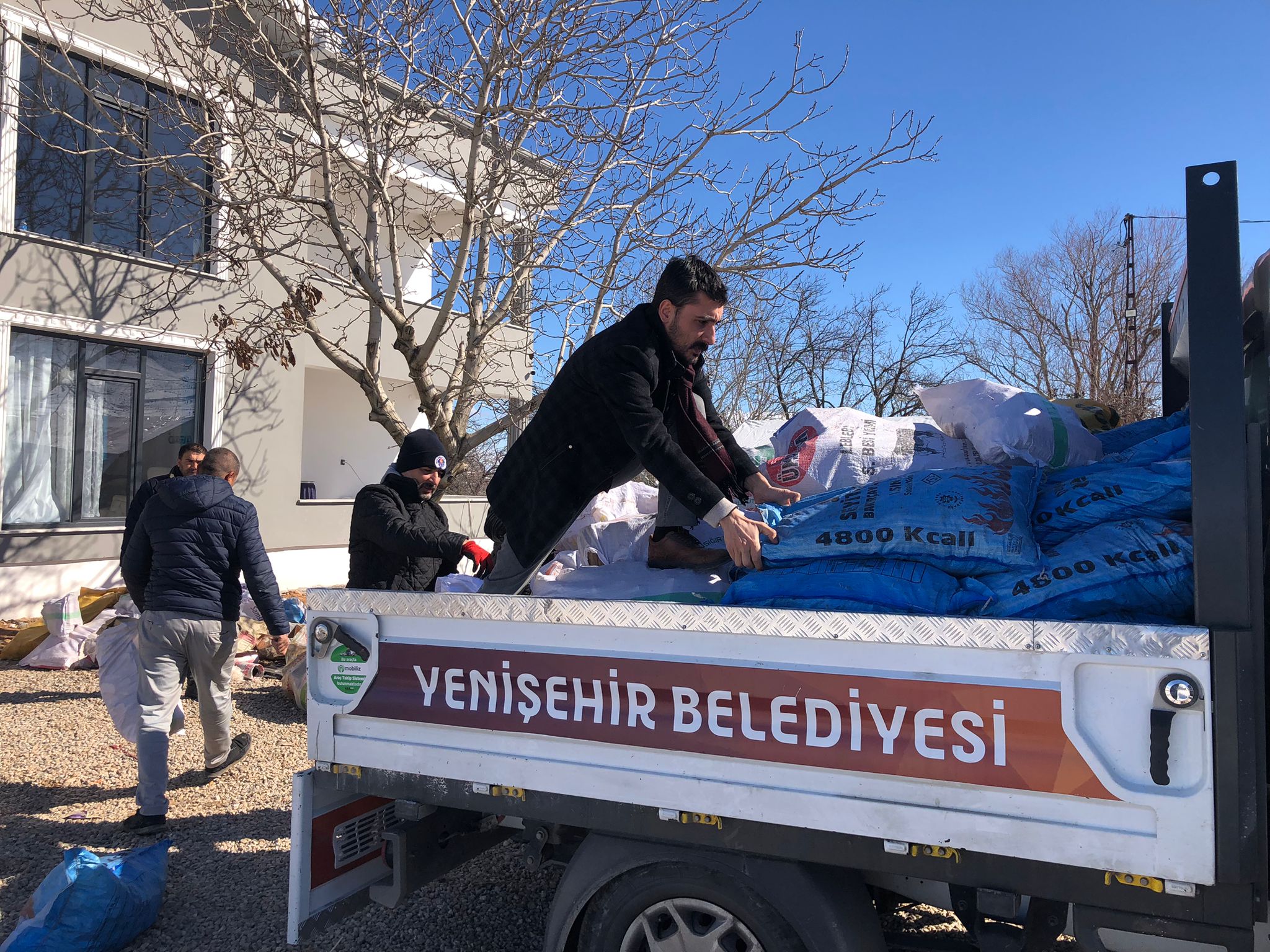 Yenişehir Belediyesi Malatya’daki köylere yardım malzemesi ulaştırıyor  (4)