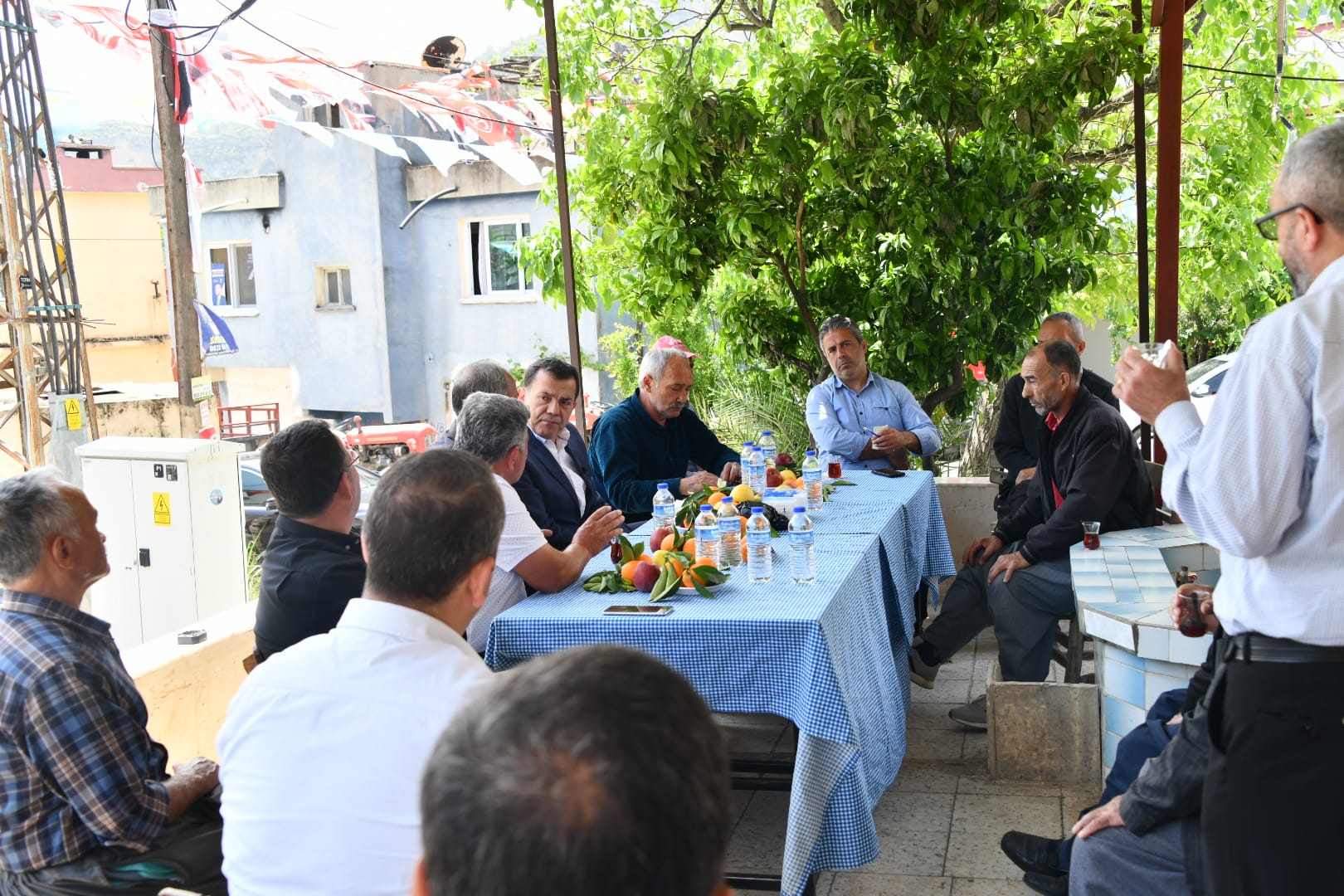 Başkan Özyiğit, kırsal mahallelerde vatandaşlarla buluştu  (8)