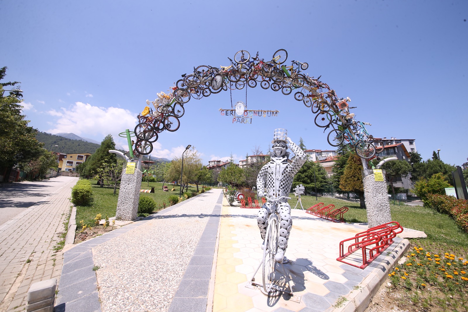GERİ DÖNÜŞÜM PARKI MİNİK ZİYARETÇİLERİNİ BEKLİYOR (4)
