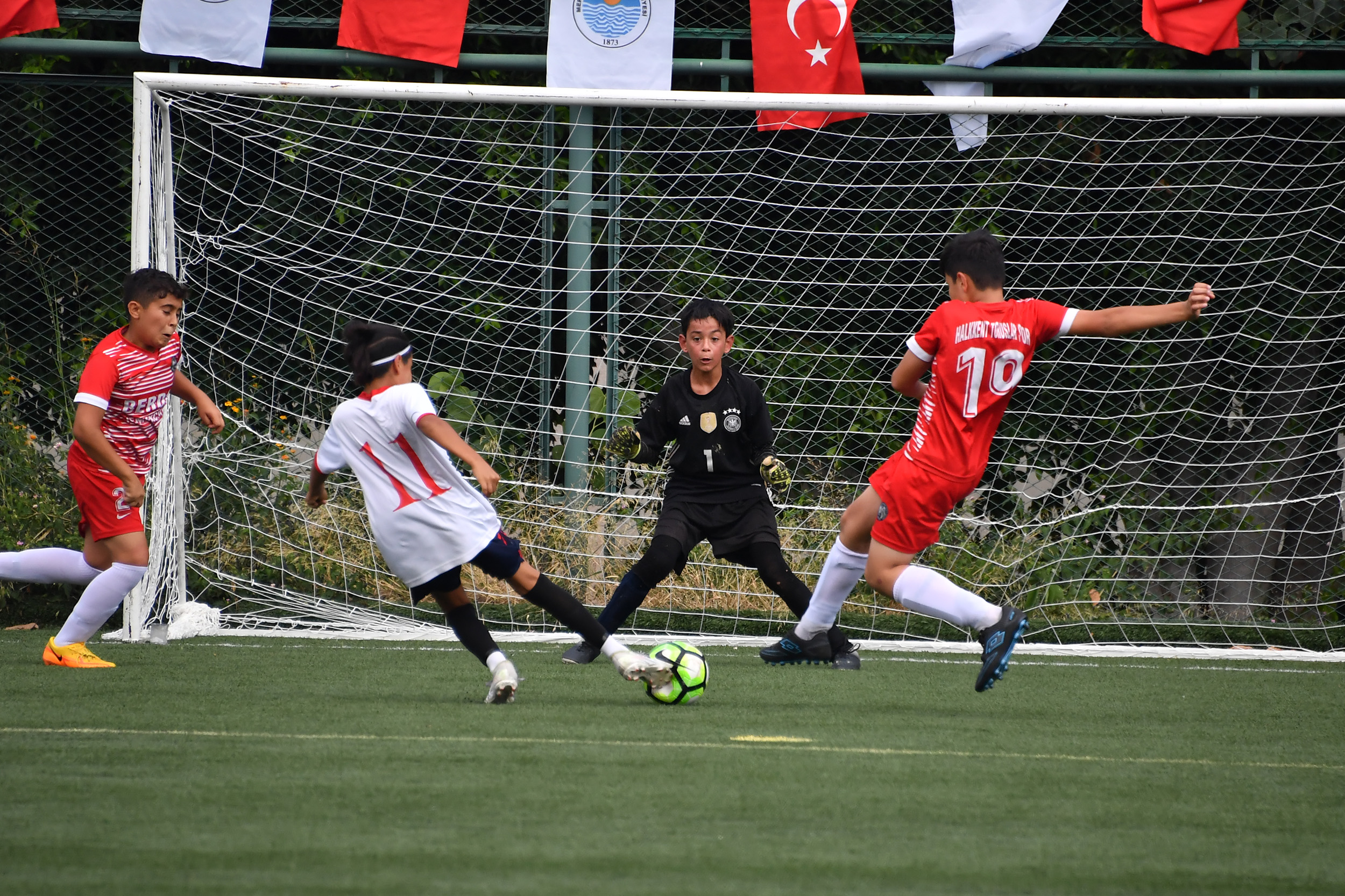 BÜYÜKŞEHİR’İN ‘U-11 U-12 MİNİKLER ŞENLİK LİGİ’ BAŞLADI  (2)-1