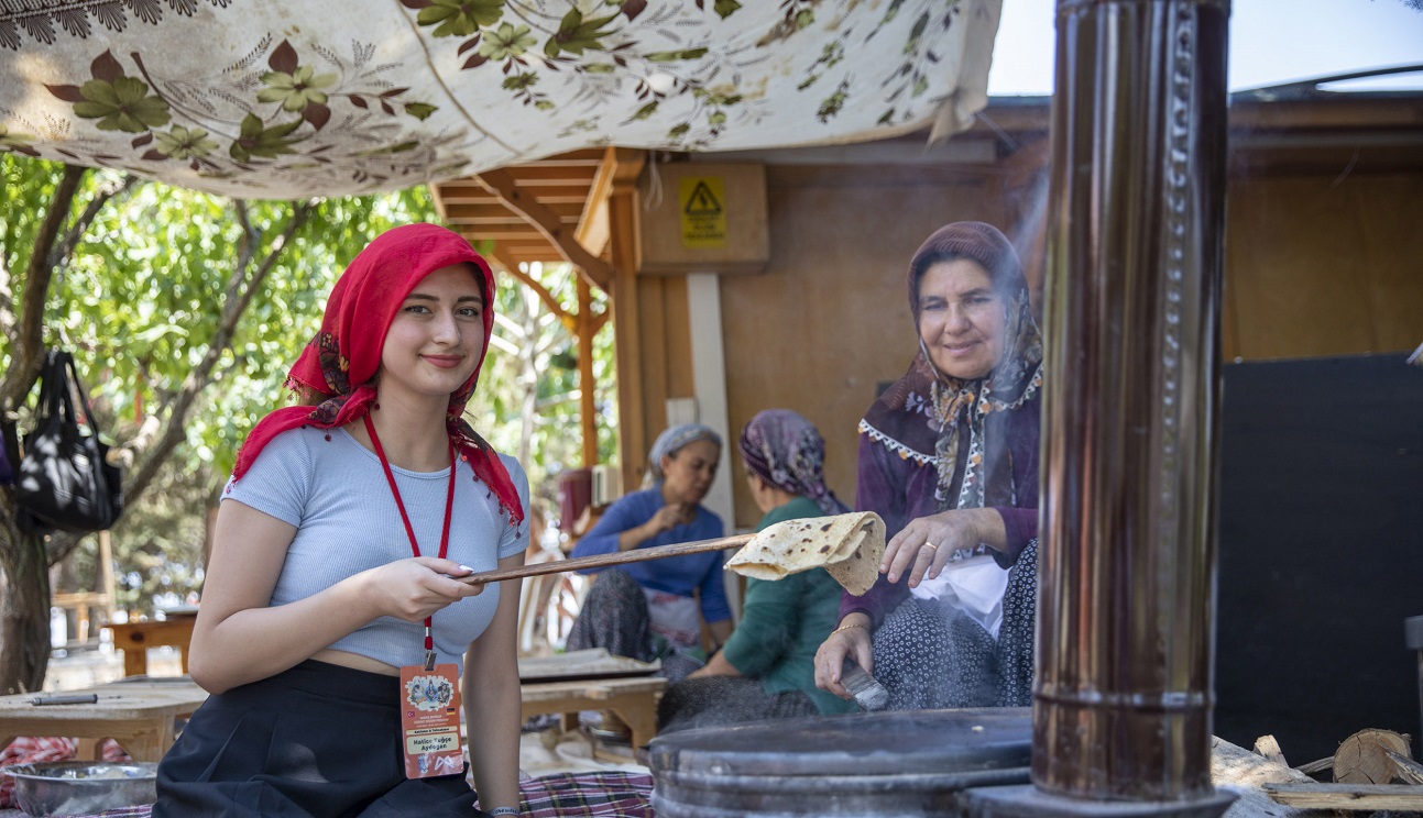 MERSİN BÜYÜKŞEHİR ALMANYA’DAN GELEN ÖĞRENCİLERİ AĞIRLIYOR (1)
