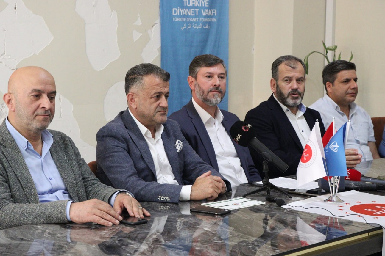 REYHANLI BELEDİYESİ DESTEKLERİYLE HATAY'DA 100 DEPREMZEDE NİŞANLI ÇİFTE, TOPLU DÜĞÜN YAPILIP ÇEYİZ DESTEĞİ VERİLECEK  (2)