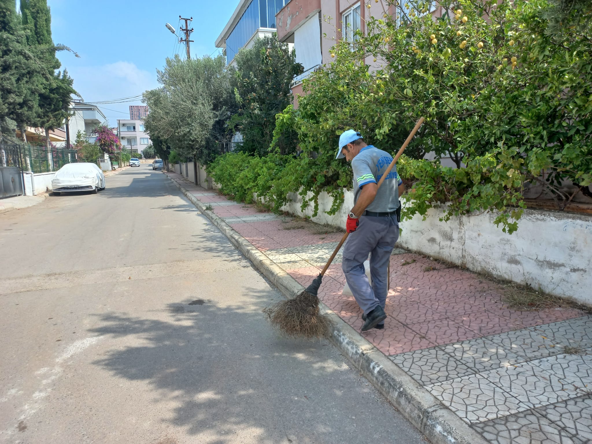 Yenişehir Belediyesi kent genelinde temizlik çalışmalarını sürdürüyor (5)