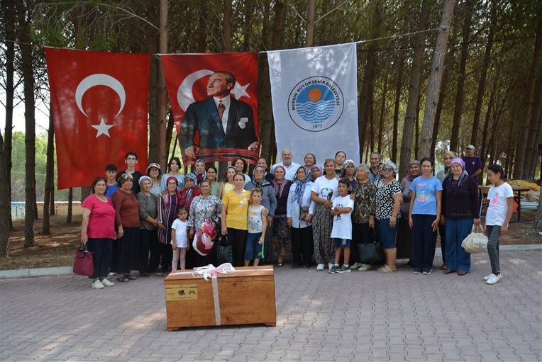 BÜYÜKŞEHİR, ÇUKURBAĞ SAKİNLERİNİ TARSUS’TA AĞIRLADI  (3)