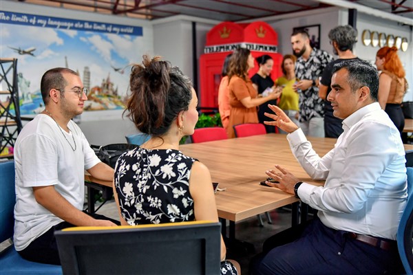 BÜYÜKŞEHİR’İN ‘HELLO MERSİN’ KULÜBÜ HİZMET VERMEYE BAŞLADI (4)