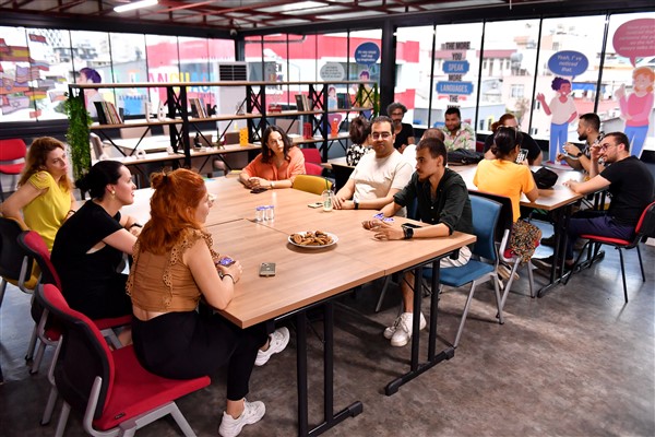 BÜYÜKŞEHİR’İN ‘HELLO MERSİN’ KULÜBÜ HİZMET VERMEYE BAŞLADI (7)