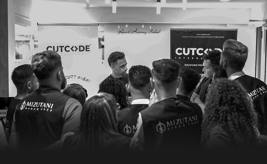 Kuaför ve Güzellik Sektöründen Ünlü İsimler Cut Code Summit Sahnesi’nde ...