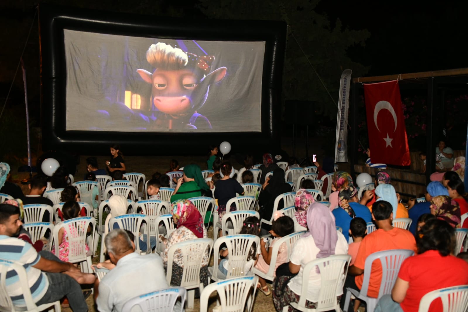 Mersin Yenişehir Belediyesinin açık hava sinema günleri sona erdi (6)
