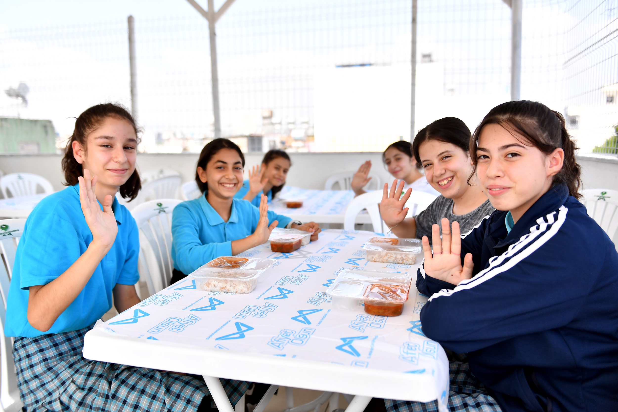 ÖĞRENCİLERİN EĞİTİMİ DE BESLENMESİ DE BÜYÜKŞEHİR’DEN (3)