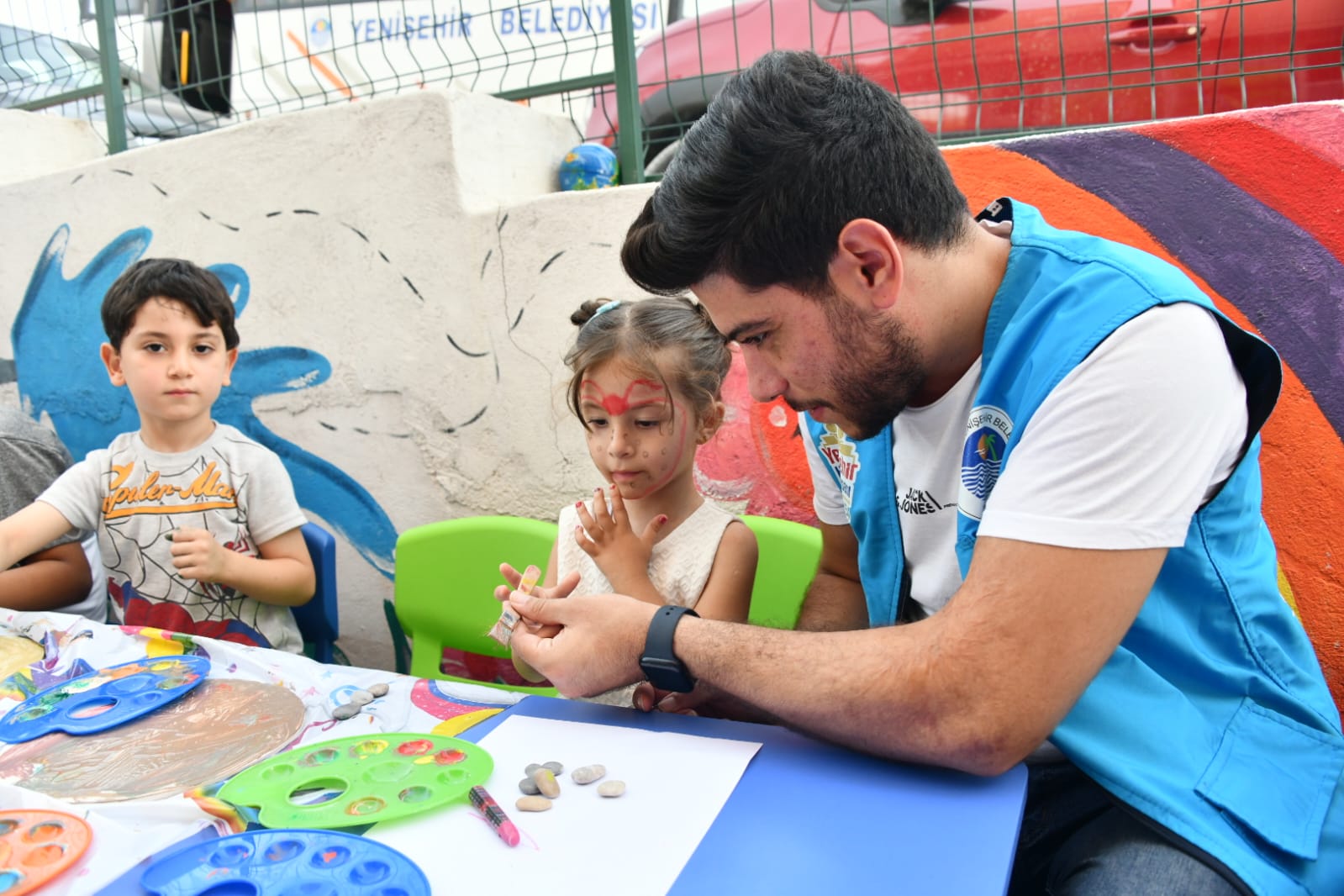 Yenişehir Belediyesi ekipleri Hatay’da çocuklarla buluştu (3)
