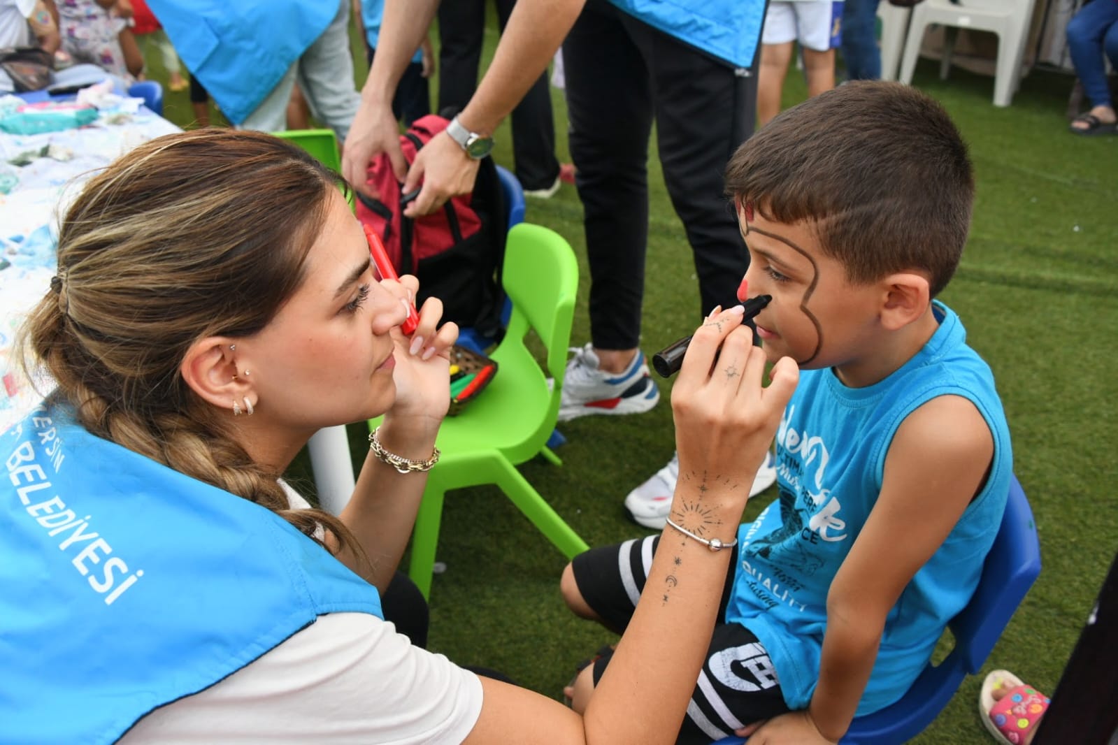 Yenişehir Belediyesi ekipleri Hatay’da çocuklarla buluştu (5)