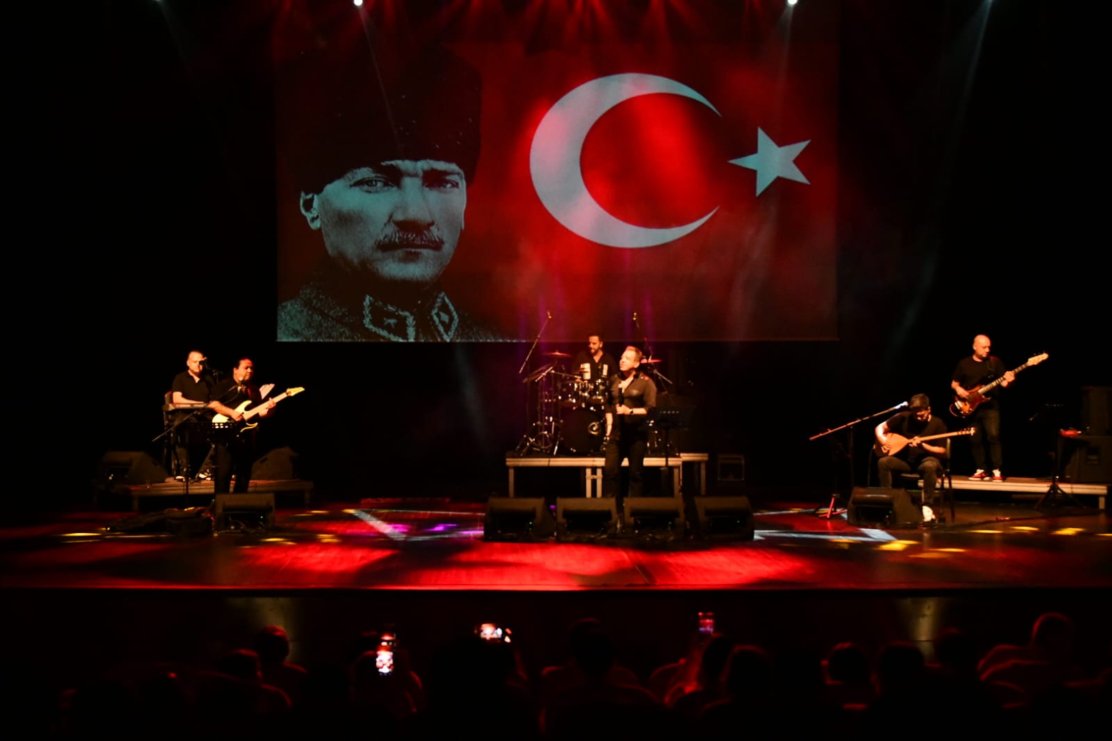 Yenişehir Belediyesi Sunay Akın ve Ali Altay’ı Mersinlilerle buluşturdu (6)
