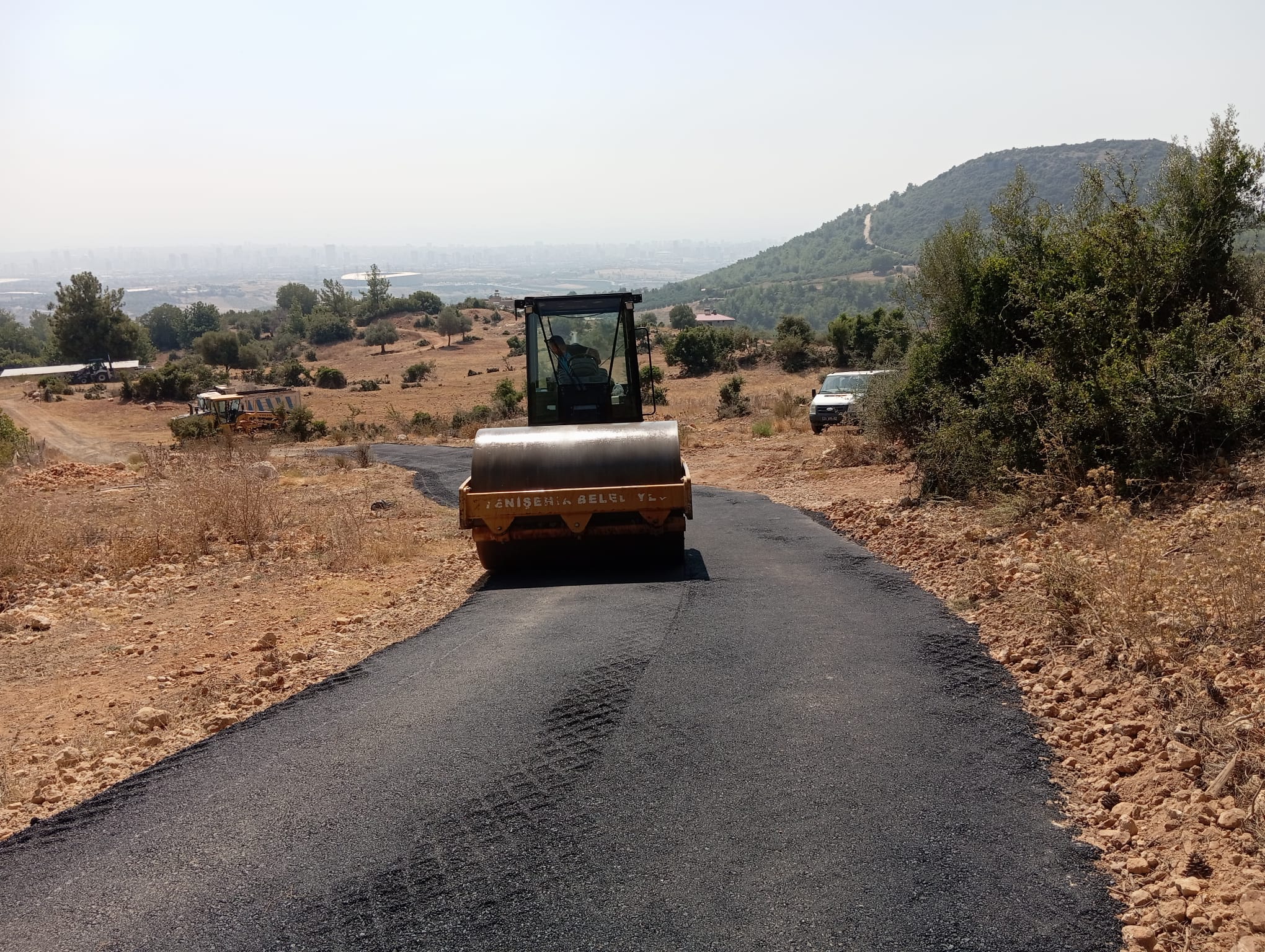 Yenişehir Belediyesiyle kırsal mahallelerin de yol sorununu çözüyor (1)
