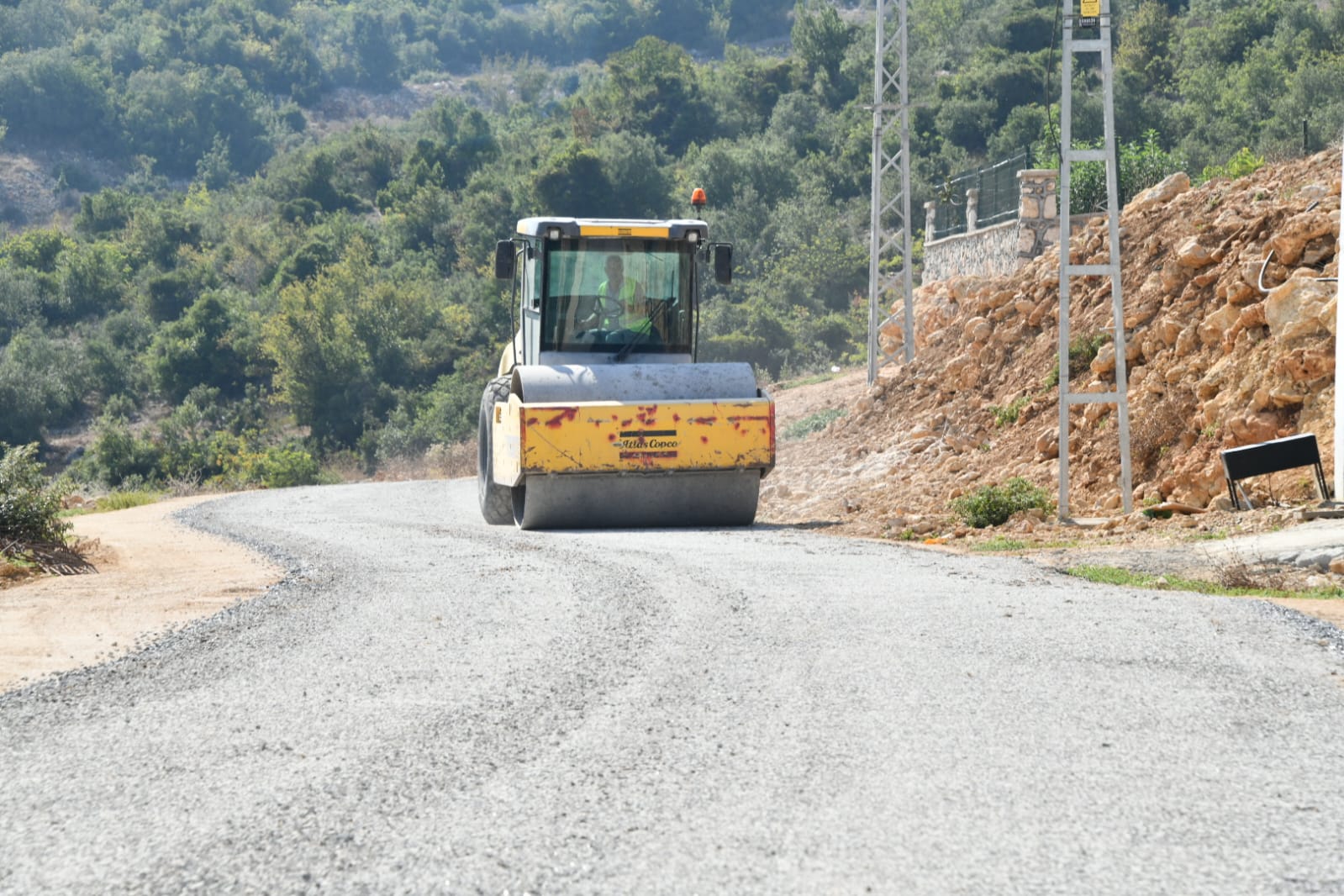 Yenişehir Belediyesiyle kırsal mahallelerin de yol sorununu çözüyor (3)