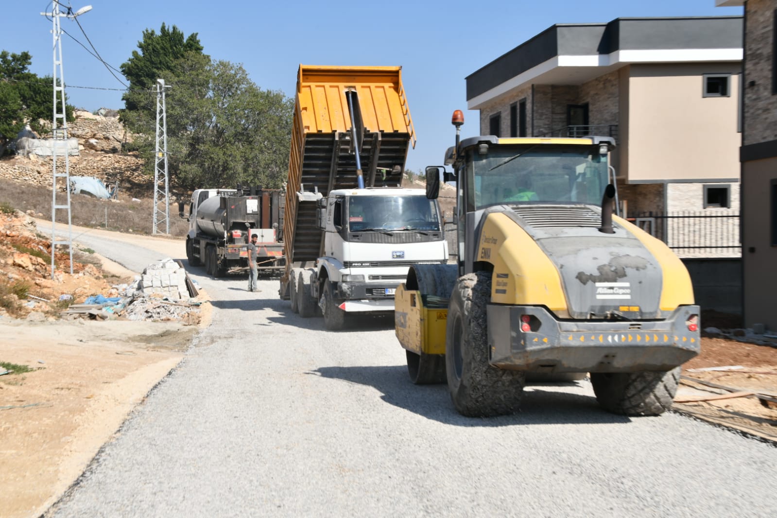 Yenişehir Belediyesiyle kırsal mahallelerin de yol sorununu çözüyor (4)