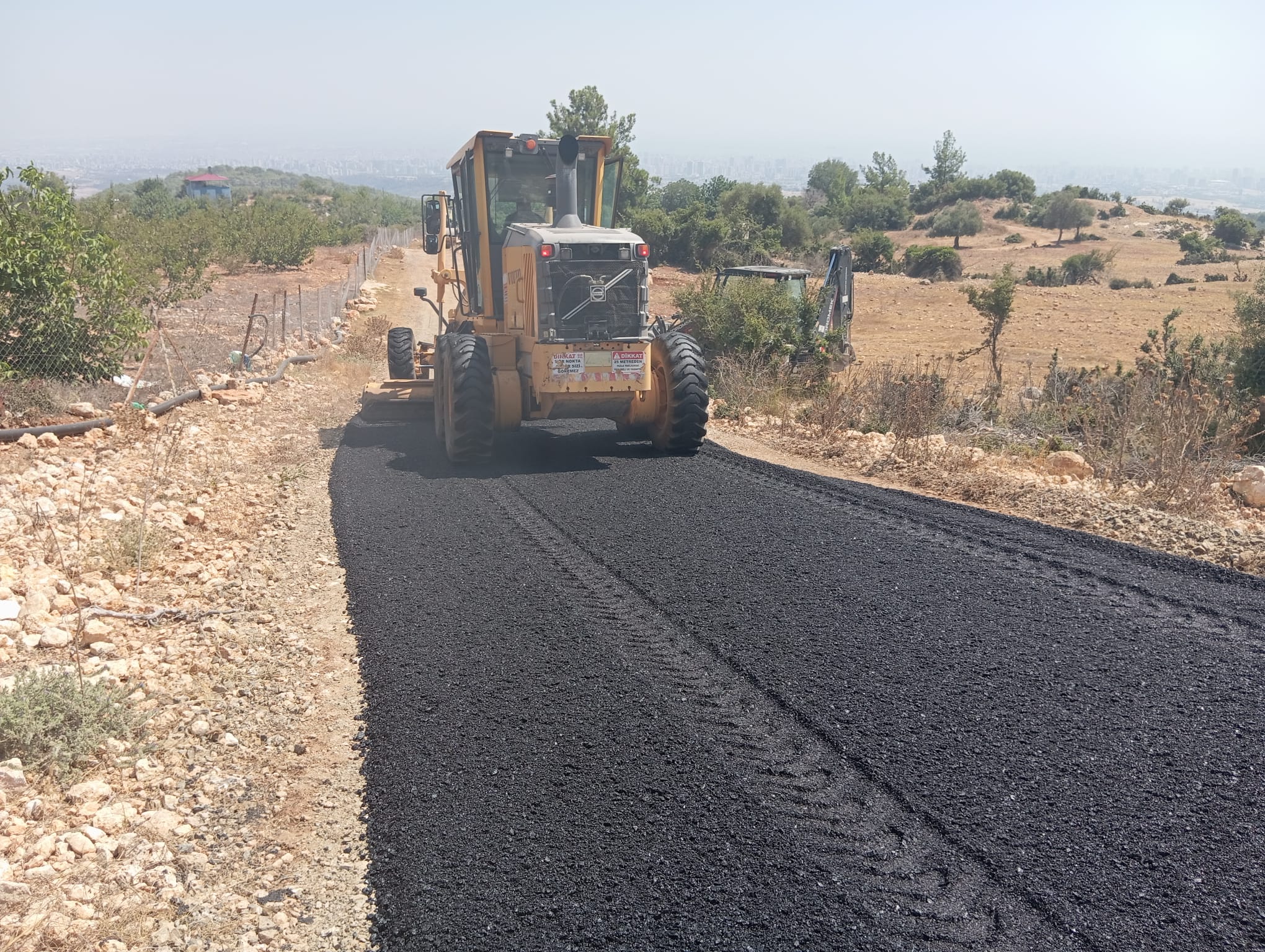 Yenişehir Belediyesiyle kırsal mahallelerin de yol sorununu çözüyor (5)