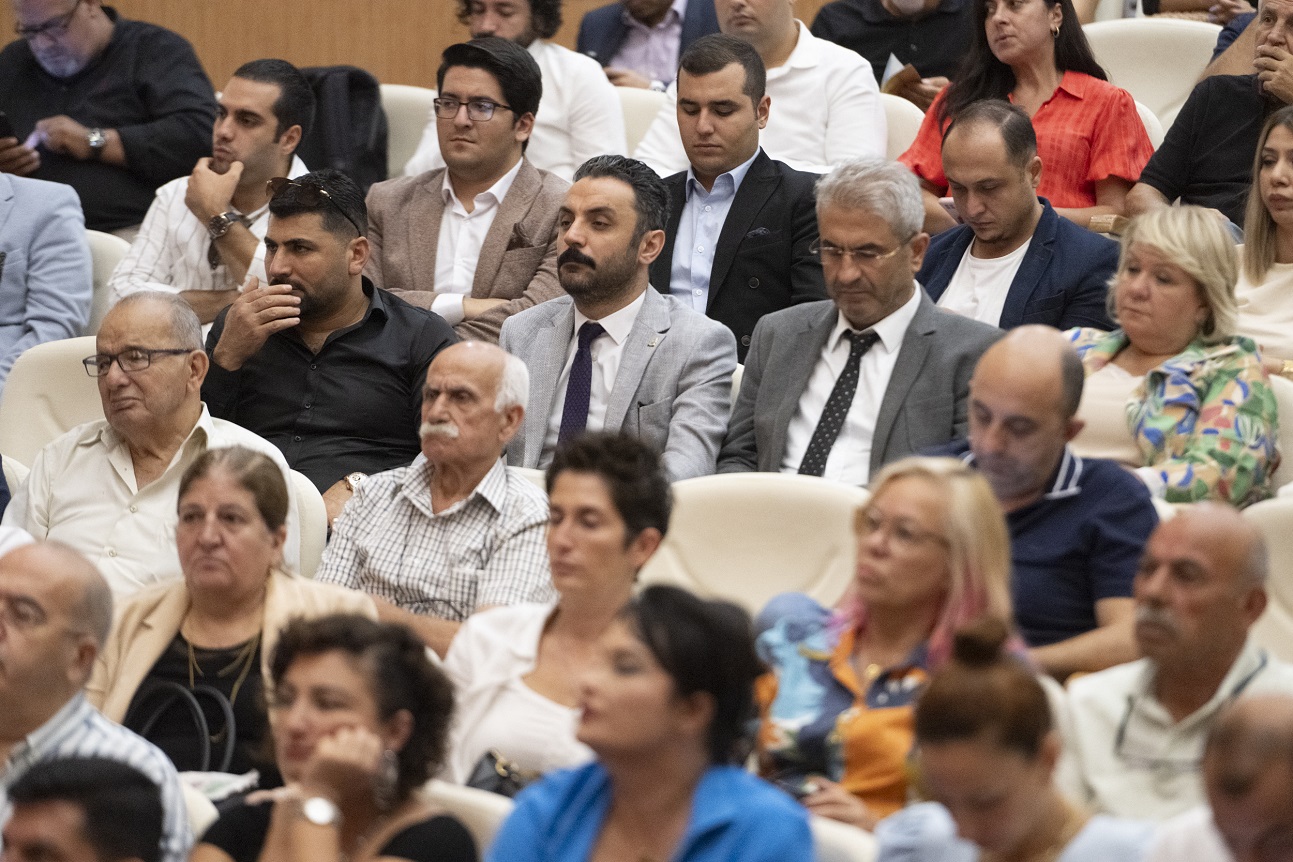 SEÇER’DEN SOSYAL KONUT VURGUSU “ORTA GELİRİ OLAN BİR İNSANIN BIRAKIN KONUT SATIN ALMAYI KİRALAMA ŞANSI KALMAMIŞ” (4)