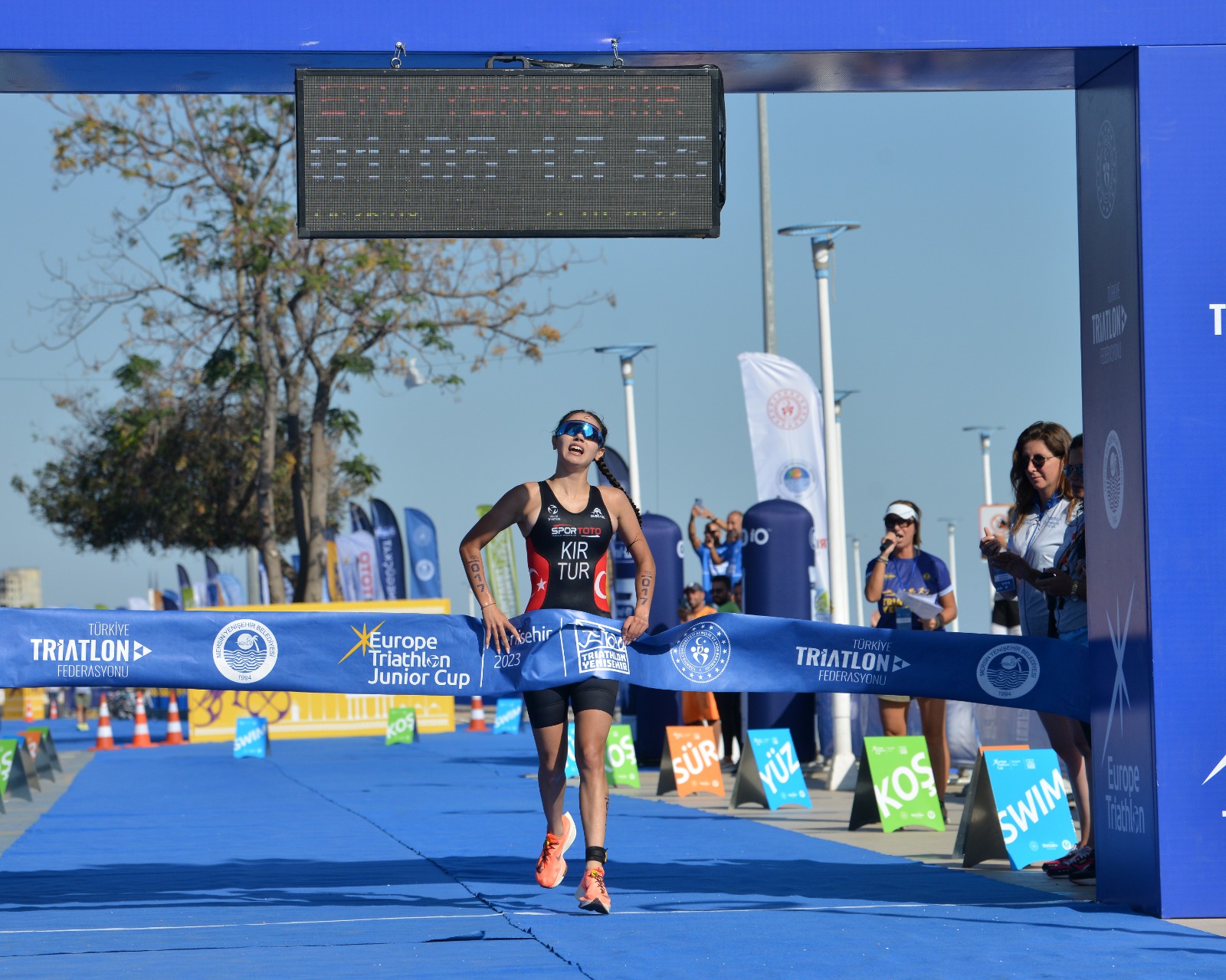 Yenişehir Avrupa Triatlon Kupası'nda milli triatlet Selinay Tuğçe Kır altın madalya kazandı (5)