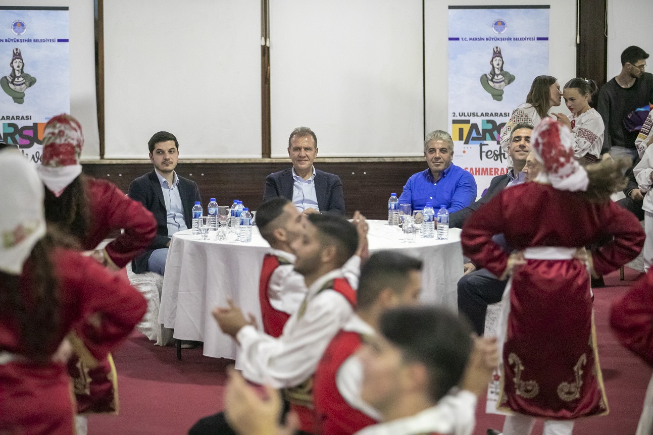 BAŞKAN SEÇER, FESTİVALE RENK KATAN ULUSLARARASI HALK DANSI TOPLULUKLARI İLE BİR ARAYA GELDİ (4)